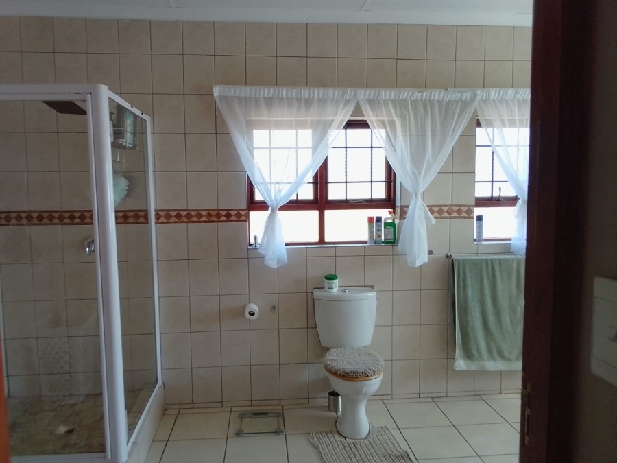 To Let 4 Bedroom Property for Rent in Safari Gardens North West